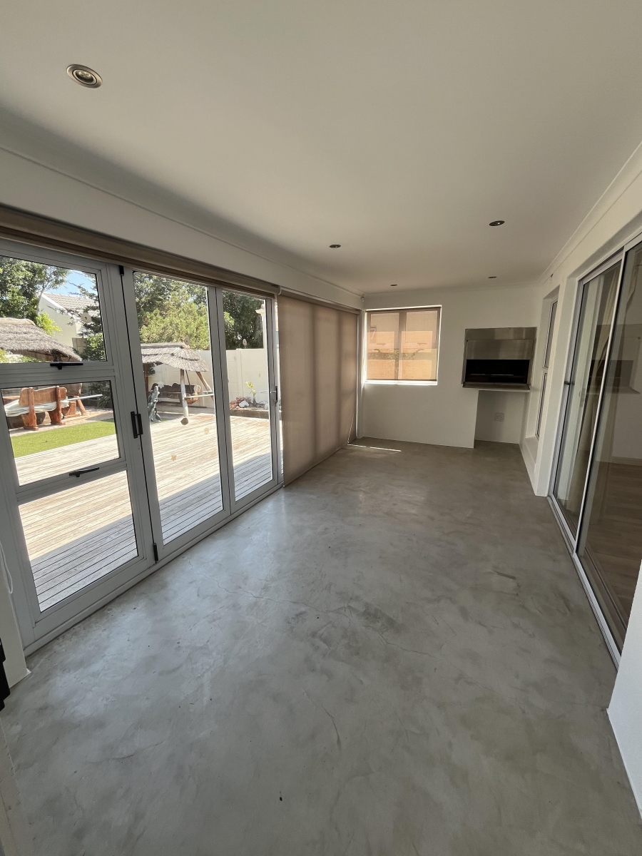 4 Bedroom Property for Sale in Sunningdale Western Cape